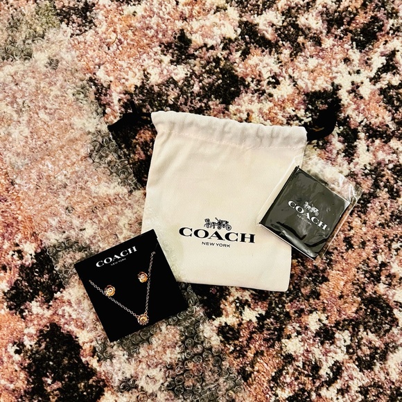 COACH || Open Circle Necklace + Tea Rose Stud Earrings Gift Set ⚜️NWT⚜️ - Picture 4 of 4